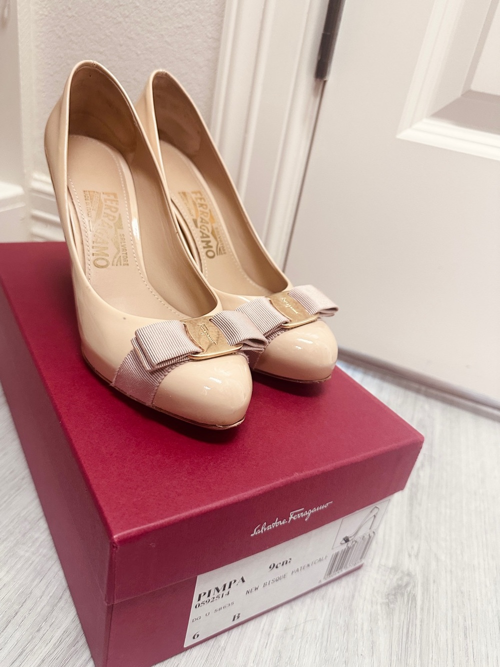 Salvatore Ferragamo Beige Patent Leather Vara Bow Pumps